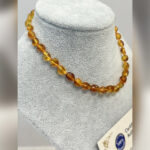 Bebek Şifa Kaynağı Orijinal Sertifikalı Şeffaf Turuncu Damla Kehribar Kolye - Görsel 2